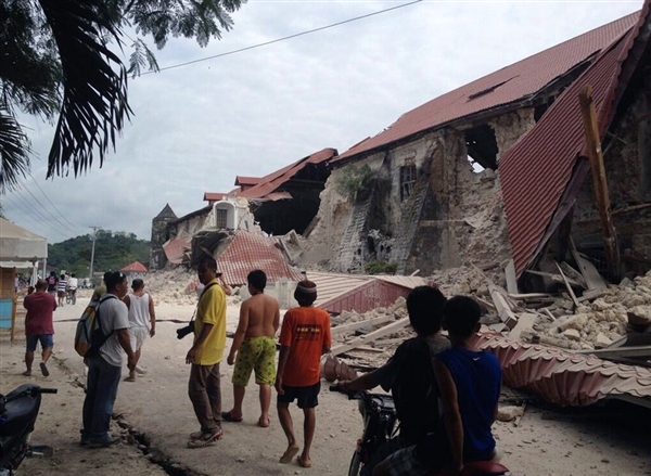 Trận động đất 7,2 độ richter xảy ra đúng ngày nghỉ lễ ở Philippines